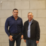 אורן פלוטקין עם ראש עיריית הרצליה משה פלדון